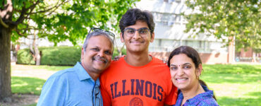 Incoming students get help from family and friends as the move into campus housing surrounding the Ikenberry Commons at the University of Illinois Urbana-Champaign