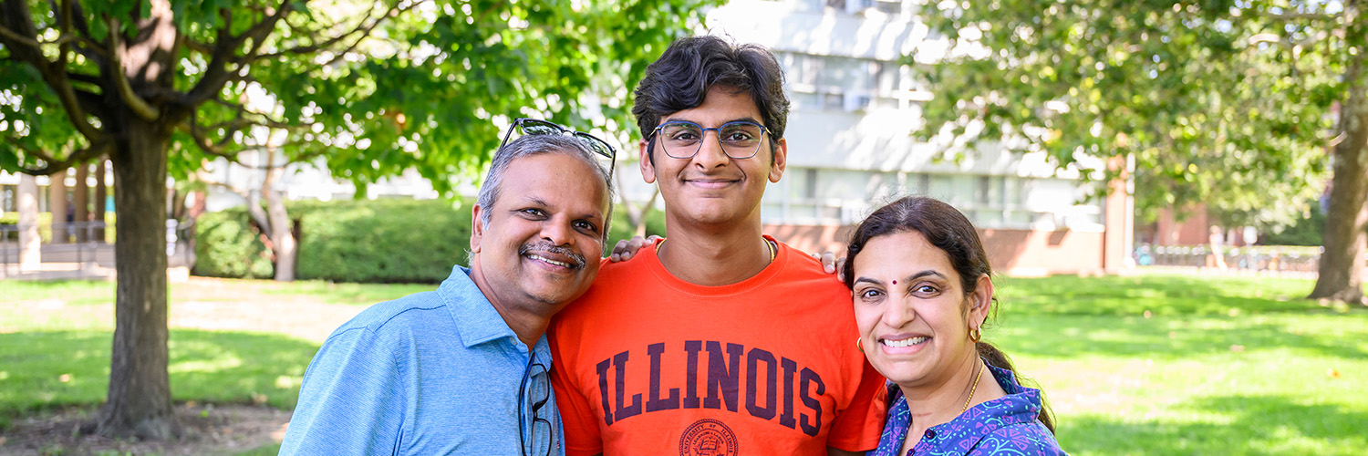 Incoming students get help from family and friends as the move into campus housing surrounding the Ikenberry Commons at the University of Illinois Urbana-Champaign